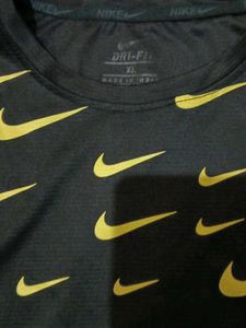 Nike Sport T-Shirt