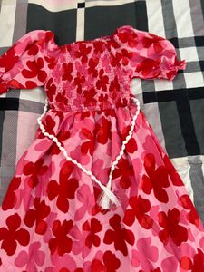 size( M) Chic Pink Floral Maxi Dress with Smocked