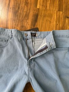 Women Light Wash Denim Cut-Off Shorts