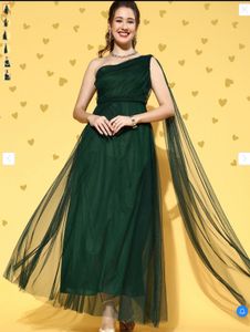 One-Shoulder Green gown with attached dupatta