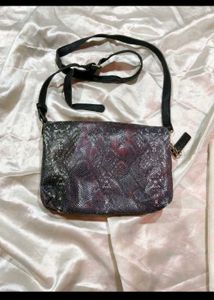 Chic Textured Crossbody Bag