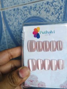 Puthalvi Press On Nails - Nude Shimmer Cat eye