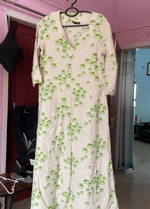 Chic White Kurta with Green Elephant Print