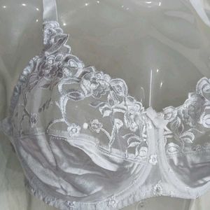 🪔 Elegant White Lace Bra