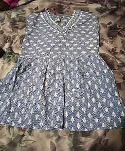 Women's Blue &amp; White Printed Sleeveless V-Neck Top