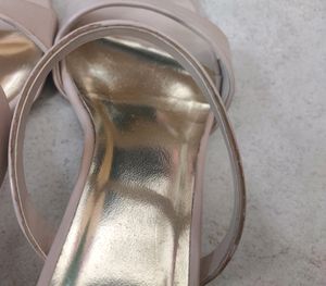 LOVELY BATA HEELS