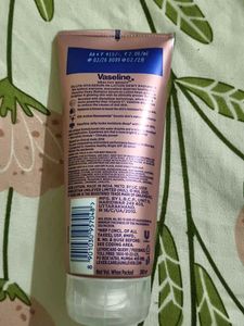 Vaseline Gluta-Hya Dewy Radiance Serum-in-Lotion