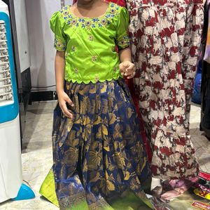 Beautiful Green &amp; Blue Ethnic Lehenga Set muggum w