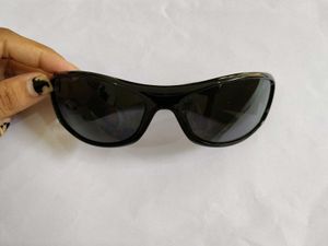 Sleek Black Sporty Sunglasses