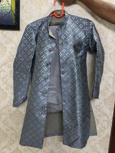 Elegant Grey Kurta with Intricate Pattern