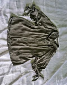 H&amp;M Chic Pleated Sleeve Blouse