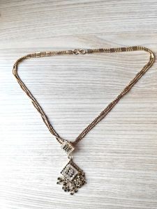 Elegant Gold-Toned Pendant Necklace