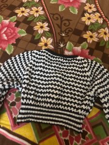 Stylish Black &amp; White Knit Sweater