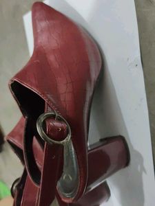 Chic Pointed Toe Slingback Heels