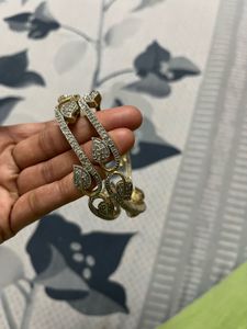Elegant Gold-Toned beautiful Bangle Set