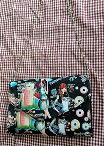 Funky Graphic Print Clutch with Chain