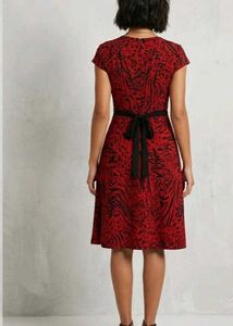 Chic Red &amp; Black Animal Print Dress