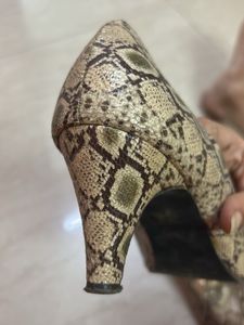 Stylish Snakeskin Print Ballet Heels