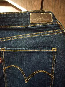 Levi's Demi curve Size 29
