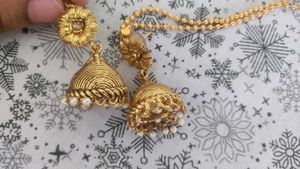 Elegant Gold Jhumka Earrings