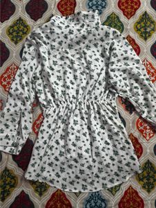 Vintage White &amp; Green Floral Smocked T