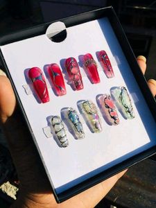 Elegant Artistry Bold and Bespoke Press-On Nails