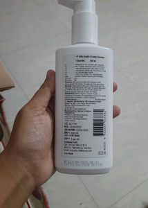 Neutrogena Ultra Gentle Creamy Cleanser