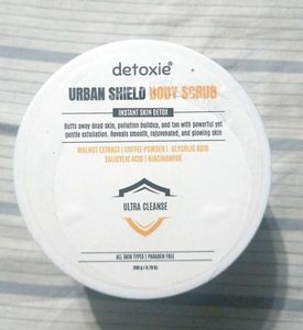 Detoxie Urban Shield Body Scrub