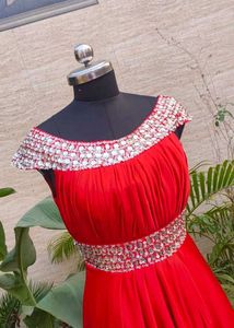 Stunning Red Embellished Gown❤️🎀
