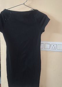 H&amp;M Ribbed Black Off-Shoulder dress