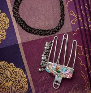 Elegant Hair Comb with Floral Embellishments