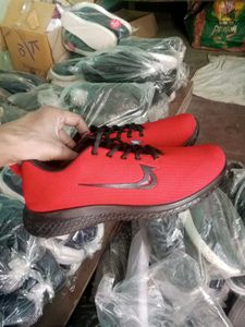 NEW NO USED SPORTS SHOES FOR MEN.