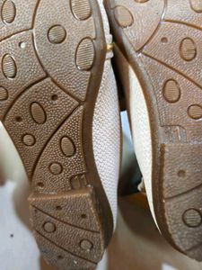 Elegant Cream Flat Shoes