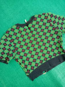 Argyle Crop top with "Dynamic" Text