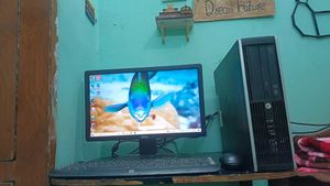HP Desktop PC with Monitor &amp; Accessories
