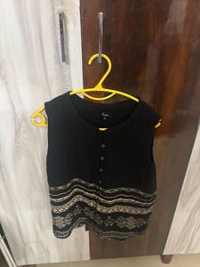 Chic Black Sleeveless Top
