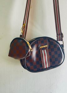Stylish Gucci sling bag with pouch