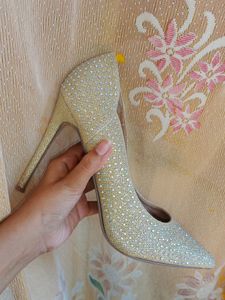 rhinestone pointed-toe pump heels