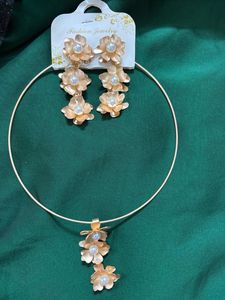 Flower Pearl Necklace & Earrings Set