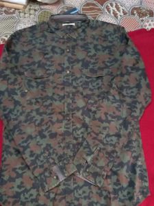 Men's Camouflage Button-Up Shirt chest pockets