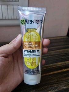 Garnier Bright Complete Vitamin C Serum Cleanser
