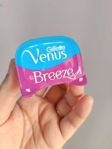 Gillette Venus Breeze Razor Blade Refill for Women