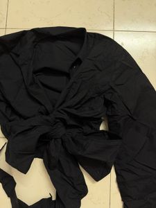 Chic Black Tie-Front Crop Top