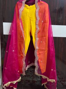 Vibrant Yellow Kurta with Delicate Detailing