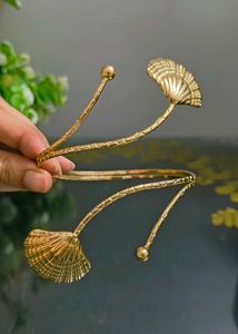 ✨ Gold Sea Shell Arm Cuff ✨