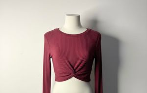 Women’s Ribbed Twist-Front Long Sleeve Crop Top