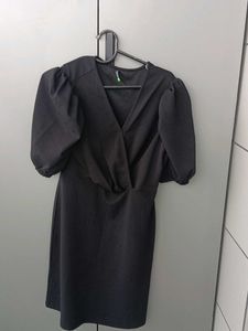 Chic Black Puff Sleeve Dress