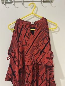 Rust cold shoulder pattern top