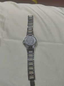 Gucci Watch - Elegant &amp; Stylish