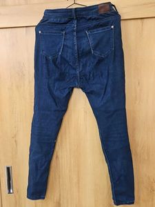 Get a top FREE with this Jeans